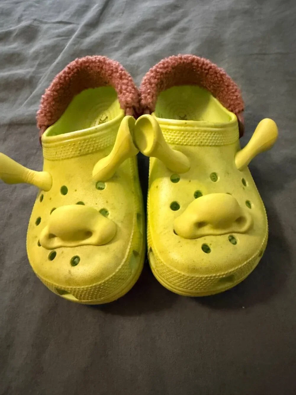 CROCS Kids Neon Green SHREK Clog with Brown Fleece Lining Size J3